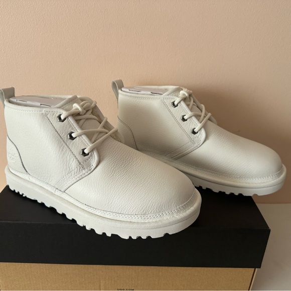 UGG Neumel Pebbled Leather Chukka Boot. Size: 9, 10 - Picture 10 of 12